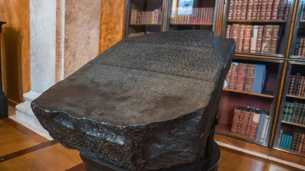 Ученые назвали 7 древних языков, которые до сих пор не расшифрованы