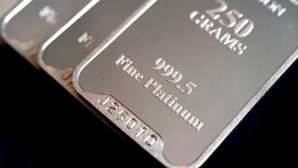 Один из драгоценных металлов резко подорожал, опередив золото и серебро