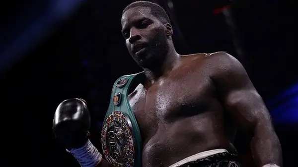 Околи намерен провернуть два дела как одно в боях с двумя левыми боксерами