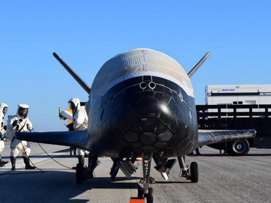 Секретный самолет ВВС США вернулся на Землю (фото)