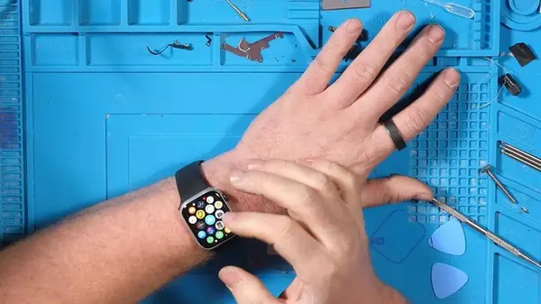 Мужчина собрал Apple Watch из китайских запчастей: результат превзошел все ожидания