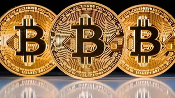 Биткойн начал расти, преодолев отметку в $90 000