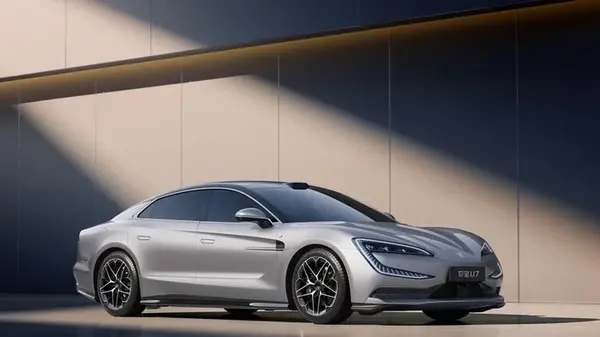 Запас хода — 1000 км: флагманский электрокар BYD получит самую большую в мире батарею (фото)