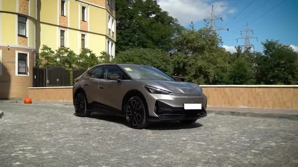 Разметают электрокроссоверы: названы самые популярные авто в Украине