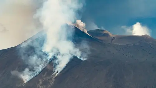 В Италии бастуют экскурсоводы, которые водят туристов посмотреть на вулкан