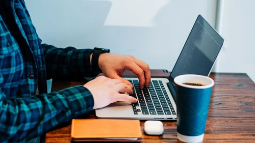 EasyStaff Invoice: оплата из-за рубежа без проблем