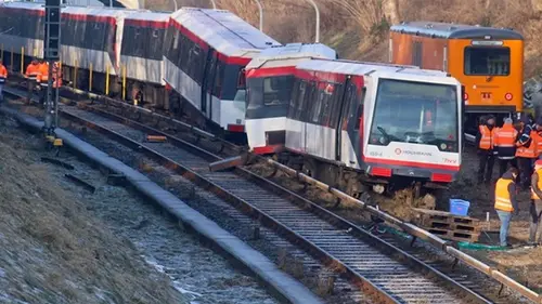 В Германии с рельсов сошел поезд: поврежден встречный пассажирский поезд