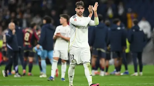 Защитник Реала продолжает играть, имея серьезное повреждение