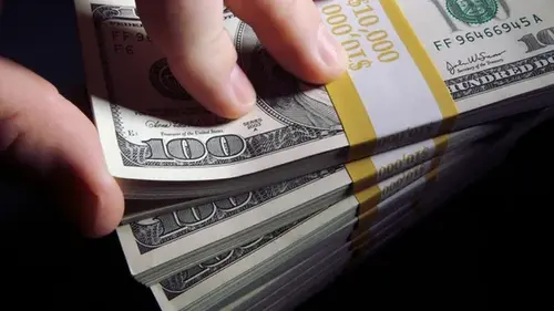 100 долларов в Украине могут ударить по кошельку: прогноз банкира до конца января