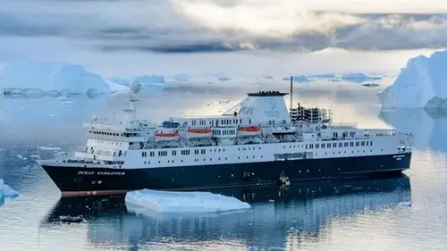 Плавучая казарма: Дания отправила в Гренландию советский корабль