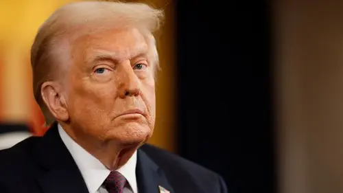 «Это замечательно»: Трамп приветствовал падение доллара США до четырехлетнего минимума