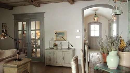 Сірі міжкімнатні двері: універсальний акцент в інтер’єрі