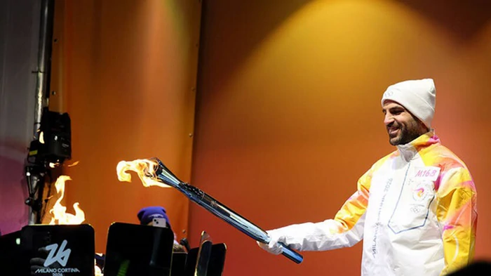 Экс-игроки Барселоны и Интера приняли участие в эстафете олимпийского огня