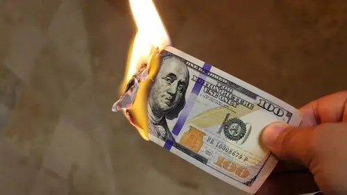 Доллар превращается в токсичную валюту из-за выходок Трампа, — The Economist