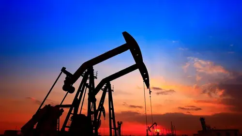 Нефть остро реагирует на противостояние США и Ирана, — Reuters