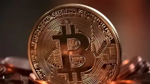 Биткоин обновил 16-месячный минимум: почему криптовалюта стремительно дешевеет