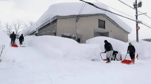 Север Японии под ударом стихии: зима унесла десятки жизней