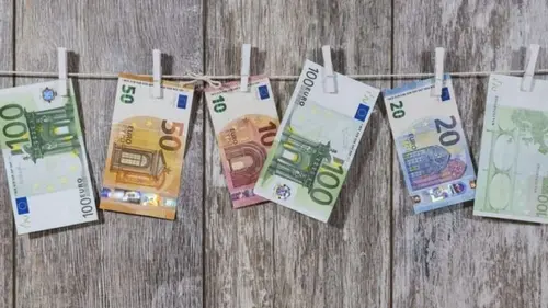 Смена тренда: что будет с курсом доллара и евро 12 февраля и почему валюта — не лучшая инвестиция