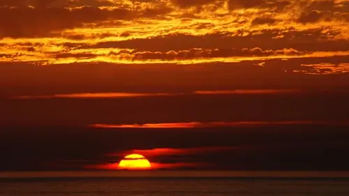 Какой на самом деле цвет Солнца: белый или зеленый, ответ может удивить (фото)