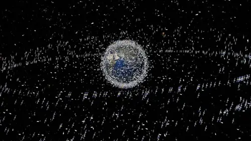 Катастрофа на орбите: спутники придется размещать ближе к Луне, но только 10% смогут выжить