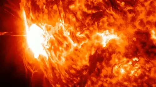Вспышки на Солнце могут вызывать землетрясения: как это возможно