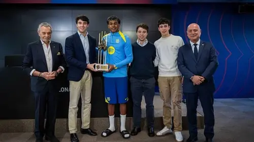 Барселона решила еще раз отметить Ямаля наградой лучшего игрока сезона