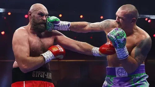 Усик прокомментировал возможность третьего боя с Фьюри