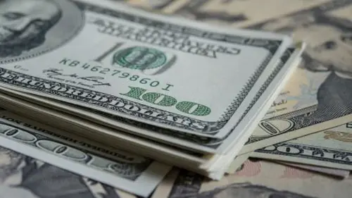 Сколько будут стоить 100 долларов в Украине в первый месяц весны: прогноз банкира