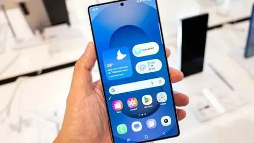 У нового флагмана Samsung за $1300 после распаковки нашли 40 ГБ приложений