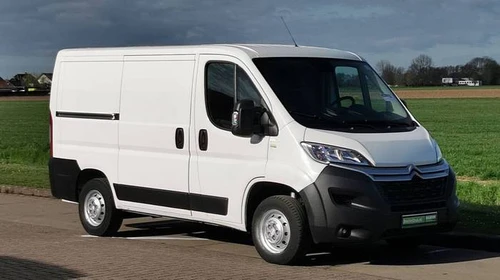 Лобовое стекло на Citroen Jumper: как выбрать и когда менять