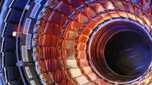 Большой адронный коллайдер может уничтожить наш мир: что говорят физики по этому поводу