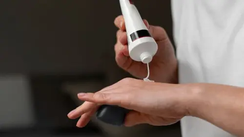 Не раз в день: как часто на самом деле нужно наносить крем для рук