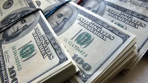 Украинцы массово скупают валюту: что будет с курсом доллара в ближайше...