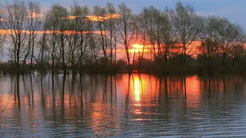 Быстрое потепление и грозы? Синоптики объяснили, каким может быть апре...