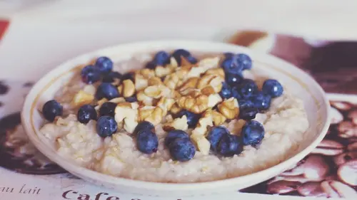 Диетологи назвали кашу, которая помогает бороться с ожирением и снижает риск диабета