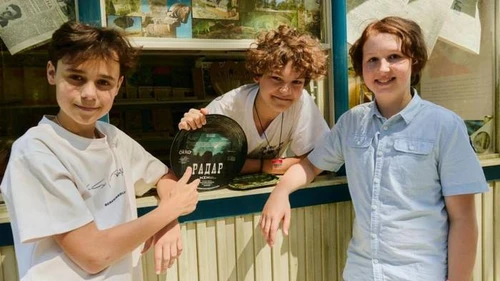 Самый ожидаемый сериал этого года: про что он и где смотреть