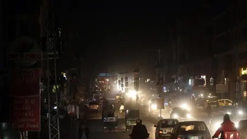 Блокада Ормуза: в Пакистане ежедневно будут отключать свет