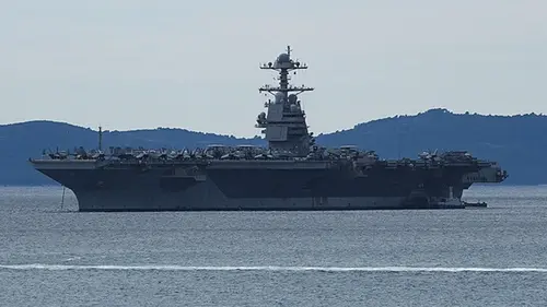 Крупнейший авианосец США покидает Ближний Восток