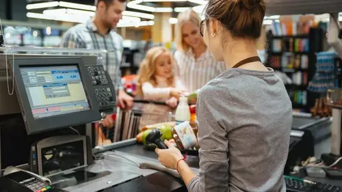 Почему кассиры в супермаркетах всегда спрашивают, нужен ли чек: в чём тут уловка