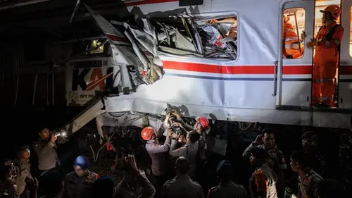 В Индонезии столкнулись поезда: есть жертвы и раненые