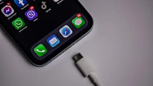 Что будет, если заряжать iPhone слишком мощной зарядкой: ответ удивит