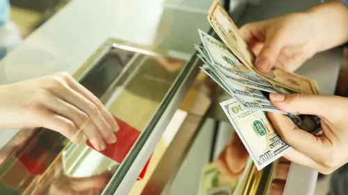 Сколько будут стоить 100 долларов в Украине: прогноз банкира до конца ...