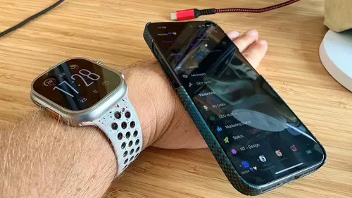 Apple Watch та Айфон 15 Про