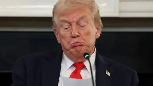 Республиканцы не дали Трампу миллиард на защиту бального зала