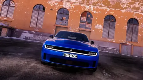 Бензин или электро: культовый Dodge Charger впервые выходит на европей...