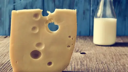 Ореховый вкус и высокое содержание белка: диетологи рассказали о самом популярном сыр...