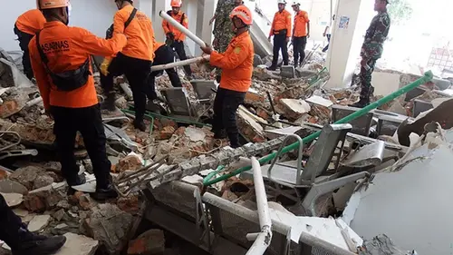 Индонезию встряхнуло мощное землетрясение
