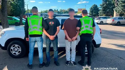 В Киеве мужчина с сыном из-за ревности сожгли авто нового избранника б...