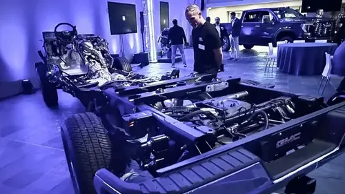 Чемпион в войне тяжелых пикапов: General Motors представила дизельный V8