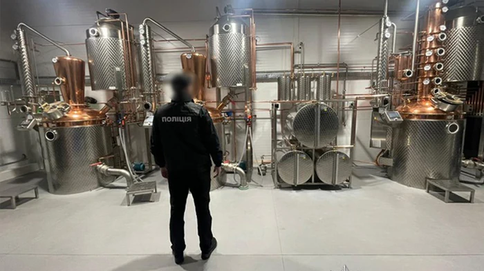 В Умани «сидровый» завод подпольно гнал водку